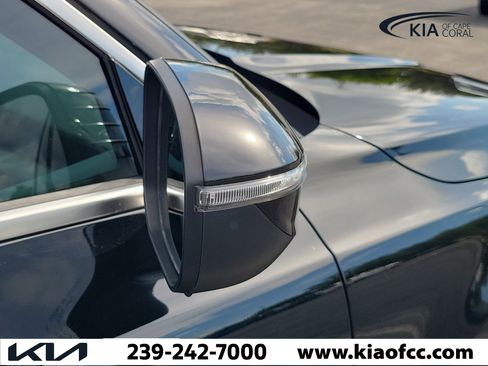 Certified 2024 Kia Telluride EX w/ EX Captain's Chair Package FWD image 8