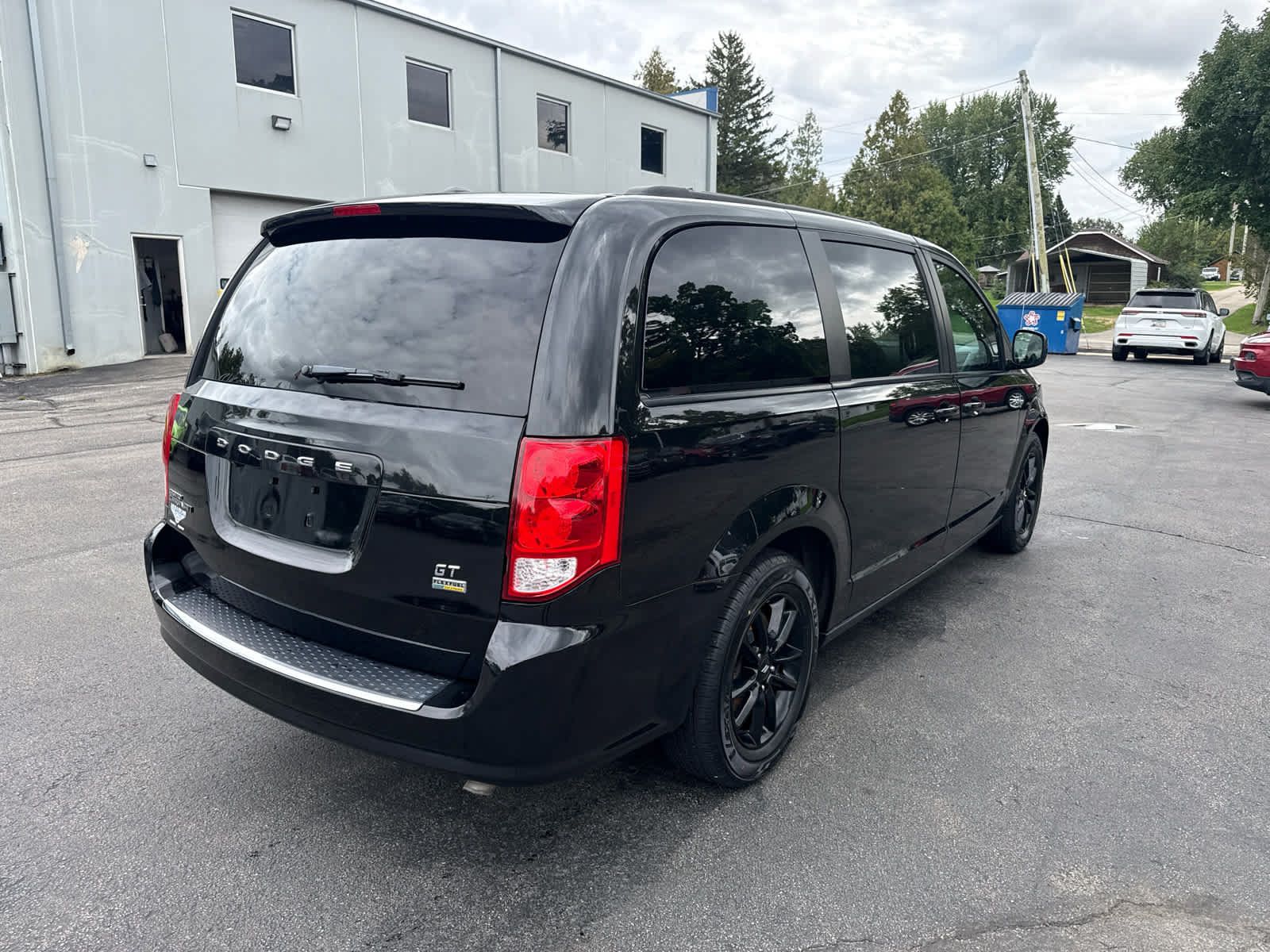 Used 2019 Dodge Grand Caravan GT FWD image 3