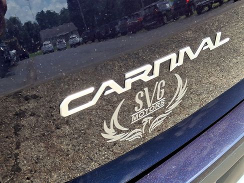 Used 2024 Kia Carnival LX FWD image 24