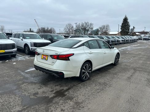 Used 2020 Nissan Altima 2.5 SR w/ Premium Package image 2