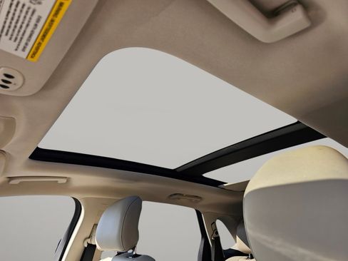 Used 2016 Ford Edge Titanium w/ Equipment Group 301A image 5