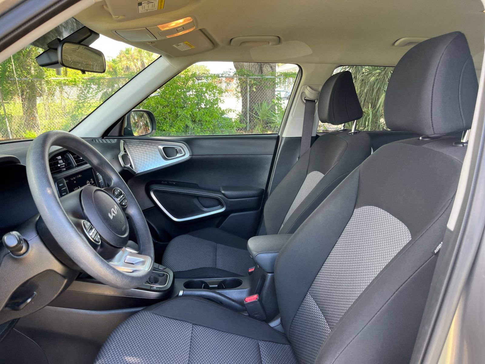 Used 2025 Kia Soul LX w/ LX Technology Package FWD image 24