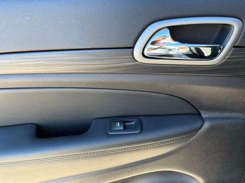 Certified 2021 Jeep Grand Cherokee Laredo w/ Security & Convenience Group image 18