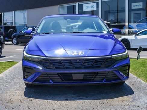Used 2024 Hyundai Elantra Limited FWD image 2