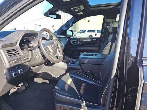 Used 2022 GMC Yukon AT4 w/ AT4 Premium Package AWD/4WD image 11