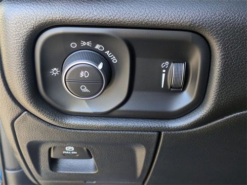 Certified 2025 RAM 1500 Tradesman w/ Night Edition image 14