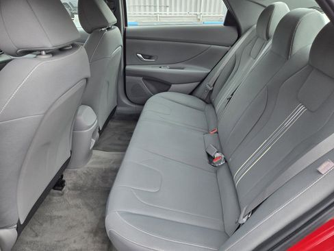 Used 2024 Hyundai Elantra Blue image 25