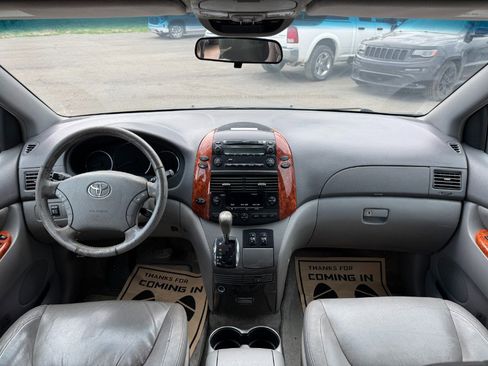 Used 2009 Toyota Sienna XLE FWD image 21