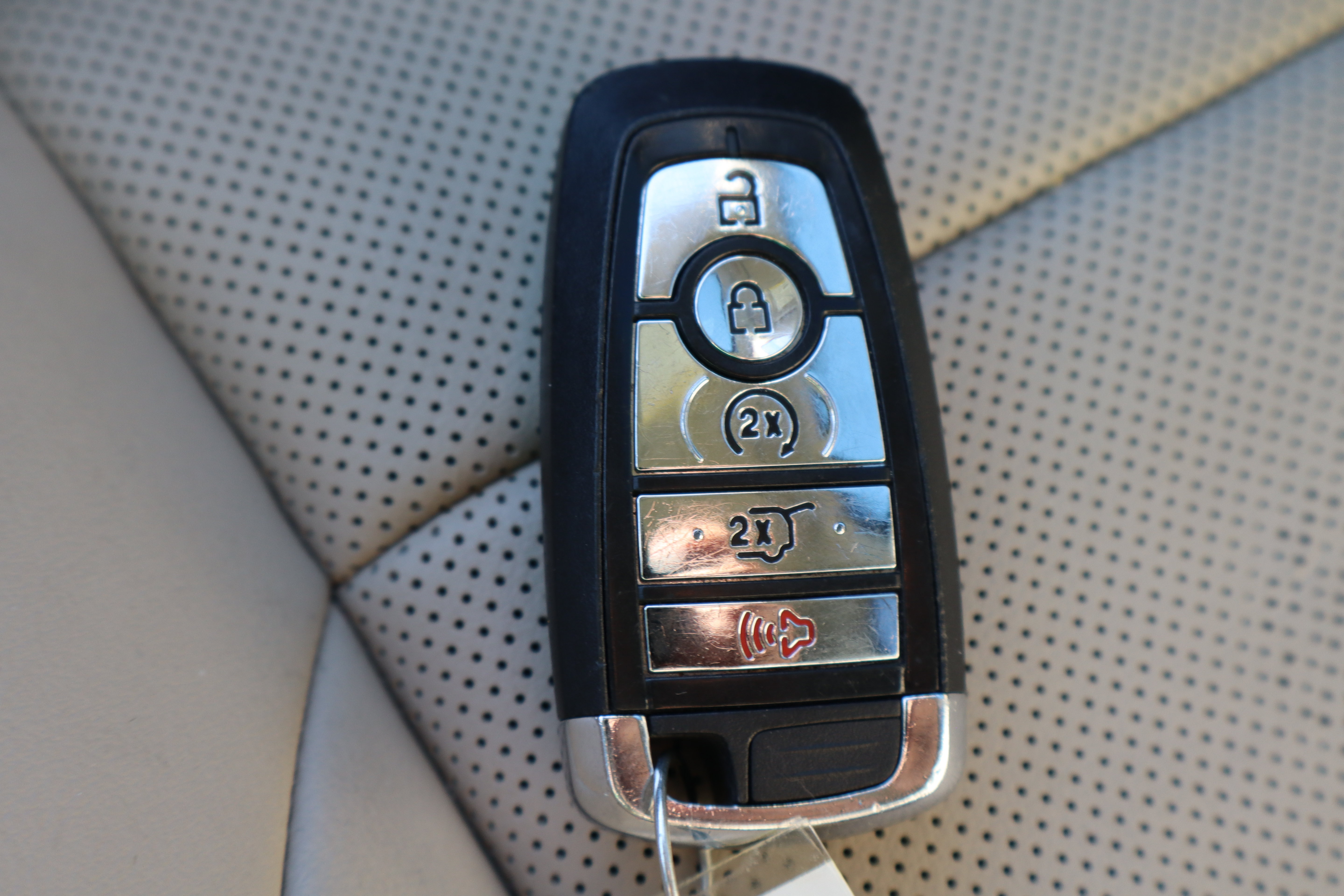 Used 2024 Lincoln Nautilus Premier AWD/4WD image 30