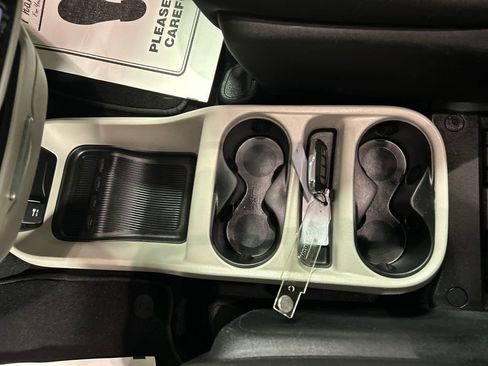 Used 2024 Chrysler Voyager LX image 21