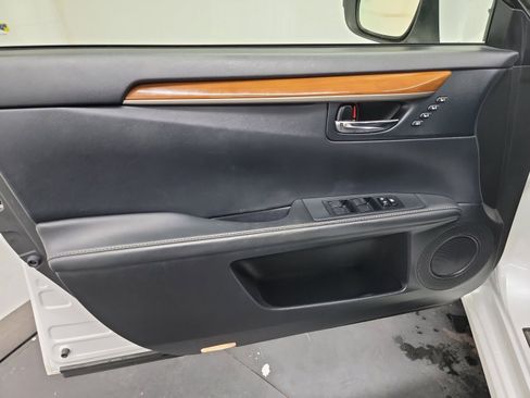 Used 2013 Lexus ES 300h w/ Luxury Pkg FWD image 13