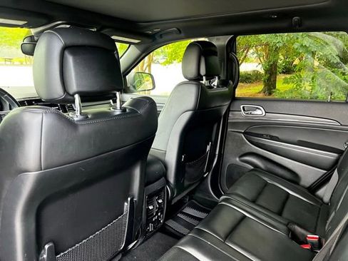 Used 2020 Jeep Grand Cherokee Limited w/ Luxury Group II image 19