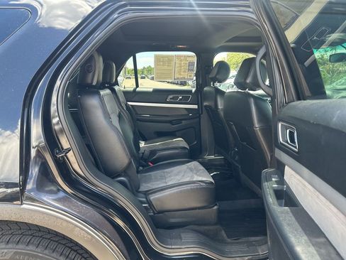 Used 2017 Ford Explorer XLT w/ Equipment Group 202A AWD/4WD image 16
