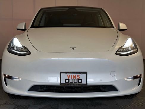 Used 2021 Tesla Model Y Long Range AWD/4WD image 21
