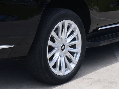 Certified 2023 Cadillac Escalade ESV Luxury RWD image 12