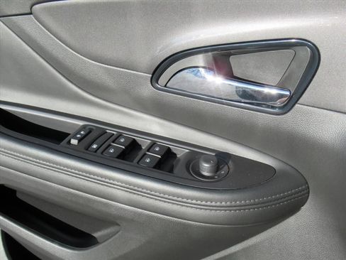 Used 2022 Buick Encore Preferred w/ Safety Package FWD image 18
