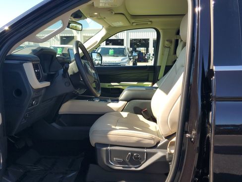 Used 2024 Ford Expedition Platinum image 22