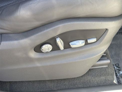 Used 2020 Porsche Cayenne image 31