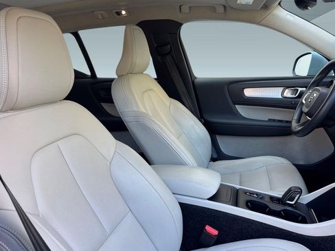 Used 2019 Volvo XC40 T5 Momentum AWD/4WD image 29