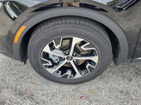 Certified 2025 Kia Sportage EX image 40