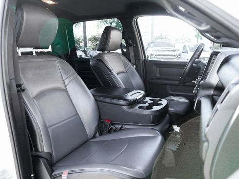 Used 2024 RAM 2500 Tradesman w/ Chrome Appearance Group image 39