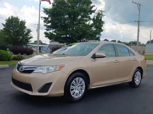 Used 2012 Toyota Camry LE image 1