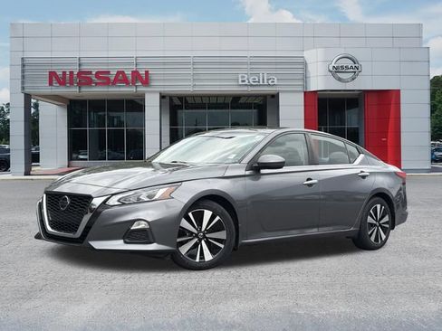 Used 2022 Nissan Altima 2.5 SV w/ SV Premium Package FWD image 1