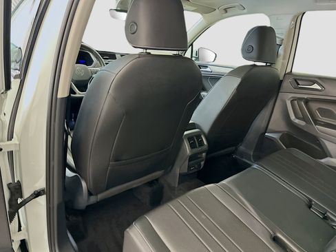 Used 2023 Volkswagen Tiguan SE w/ Panoramic Sunroof Package image 29