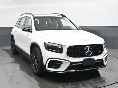 Used 2025 Mercedes-Benz GLB 35 AMG 4MATIC image 4