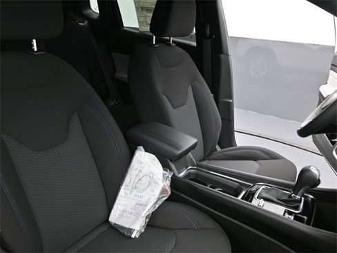 Used 2025 Jeep Compass Sport image 13