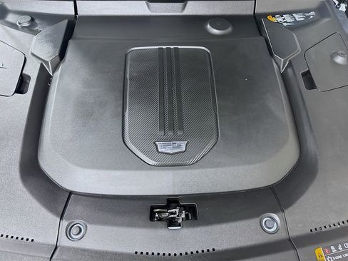 Used 2024 Cadillac Lyriq Sport AWD/4WD image 34