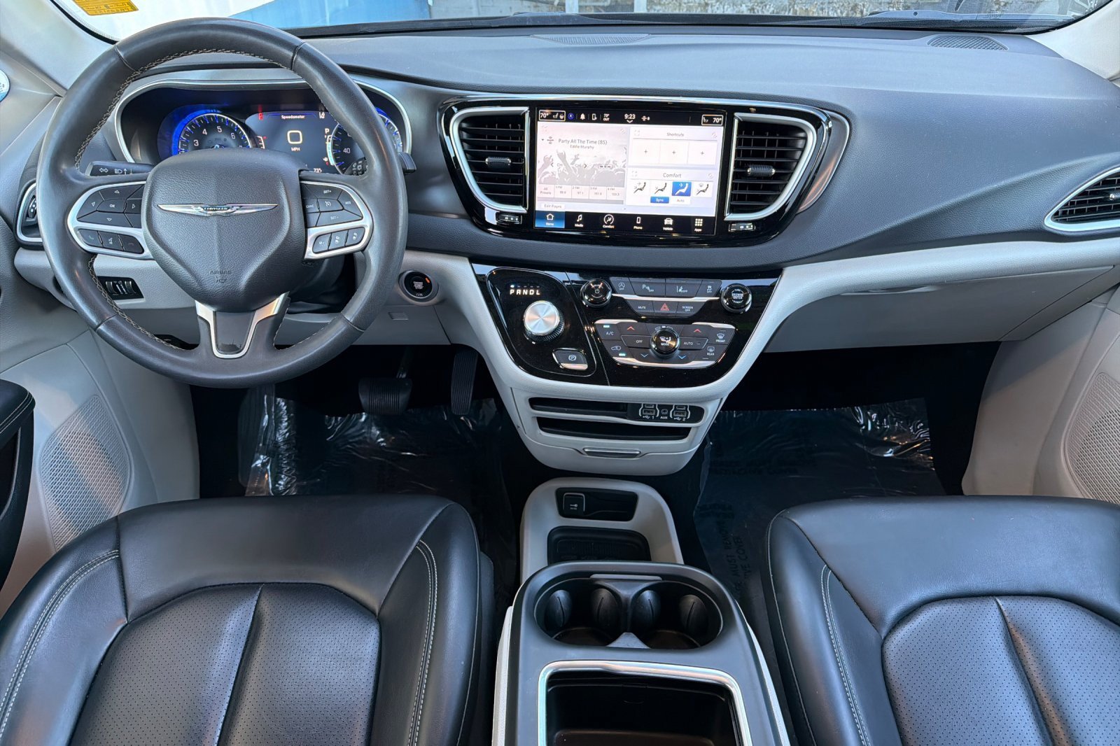 Used 2023 Chrysler Pacifica Touring-L FWD image 10