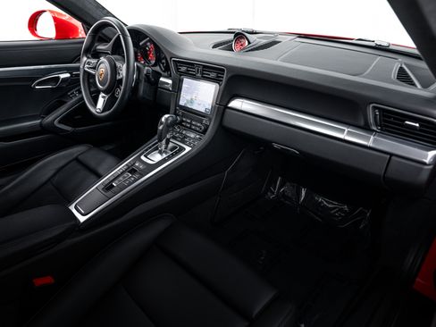 Certified 2019 Porsche 911 Carrera 4S image 13