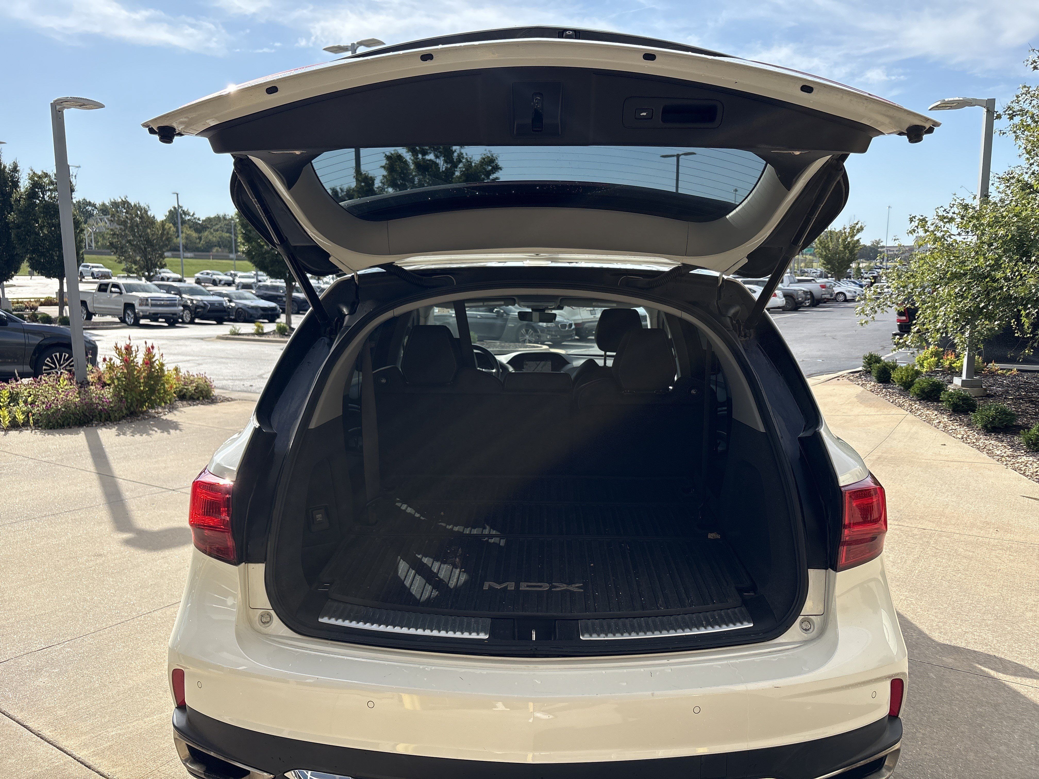 Used 2019 Acura MDX w/ Technology Package AWD/4WD image 32