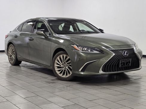 Used 2019 Lexus ES 300h w/ Accessory Package 2 image 2