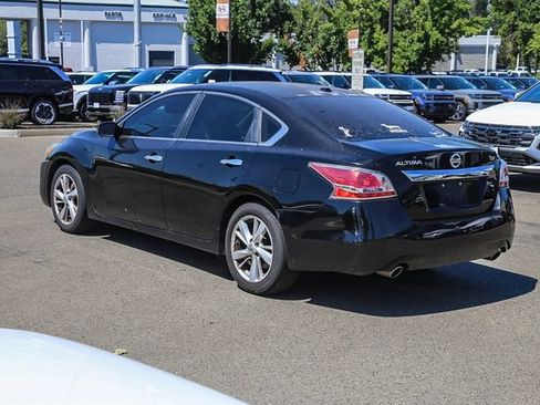 Used 2015 Nissan Altima 2.5 SV FWD image 2