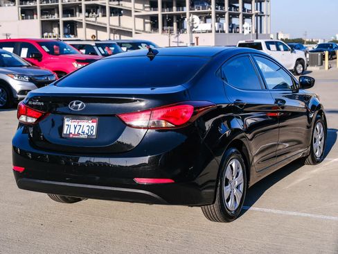 Used 2016 Hyundai Elantra SE FWD image 4