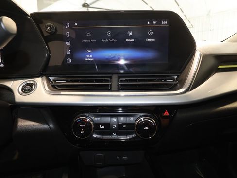 Used 2025 Chevrolet Trax LT FWD image 16