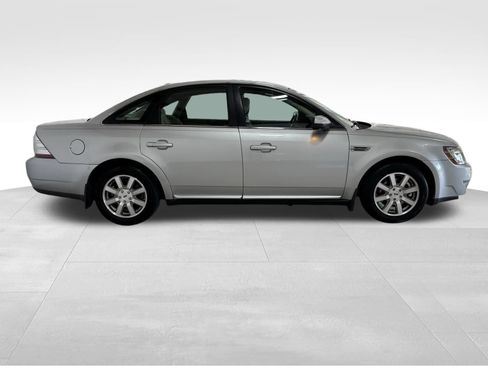 Used 2009 Ford Taurus SEL image 4