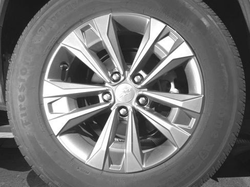 Used 2025 Chevrolet Equinox LT FWD image 18