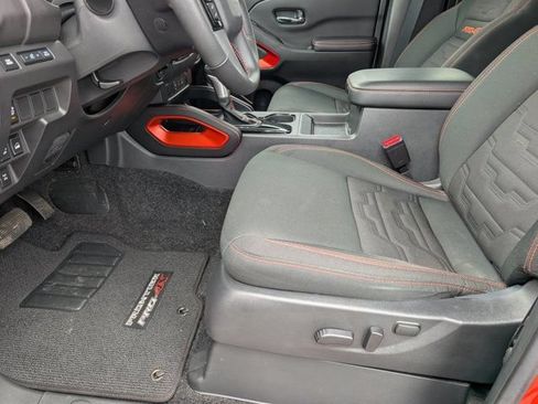 Used 2025 Nissan Frontier PRO-4X AWD/4WD image 14
