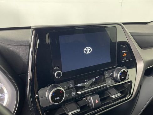 Used 2023 Toyota Highlander LE FWD image 7