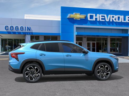 New 2026 Chevrolet Trax RS w/ Sunroof Package FWD image 5