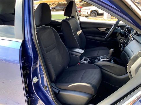 Used 2019 Nissan Rogue S image 8