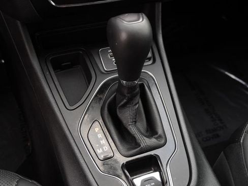 Used 2019 Jeep Cherokee Limited FWD image 26