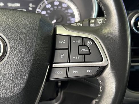 Used 2024 Toyota Highlander XLE image 28