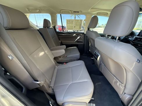 Used 2023 Lexus GX 460 Premium w/ Accessory Package image 17
