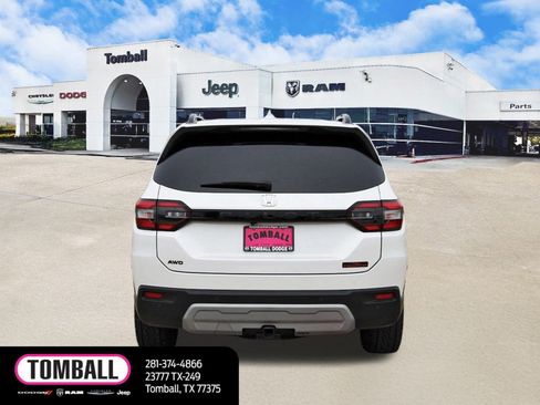 Used 2025 Honda Pilot TrailSport image 6