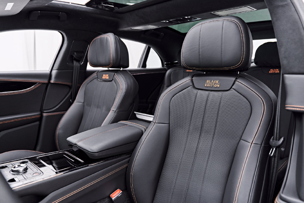 Used 2025 Bentley Flying Spur Plug-In Hybrid AWD/4WD image 43
