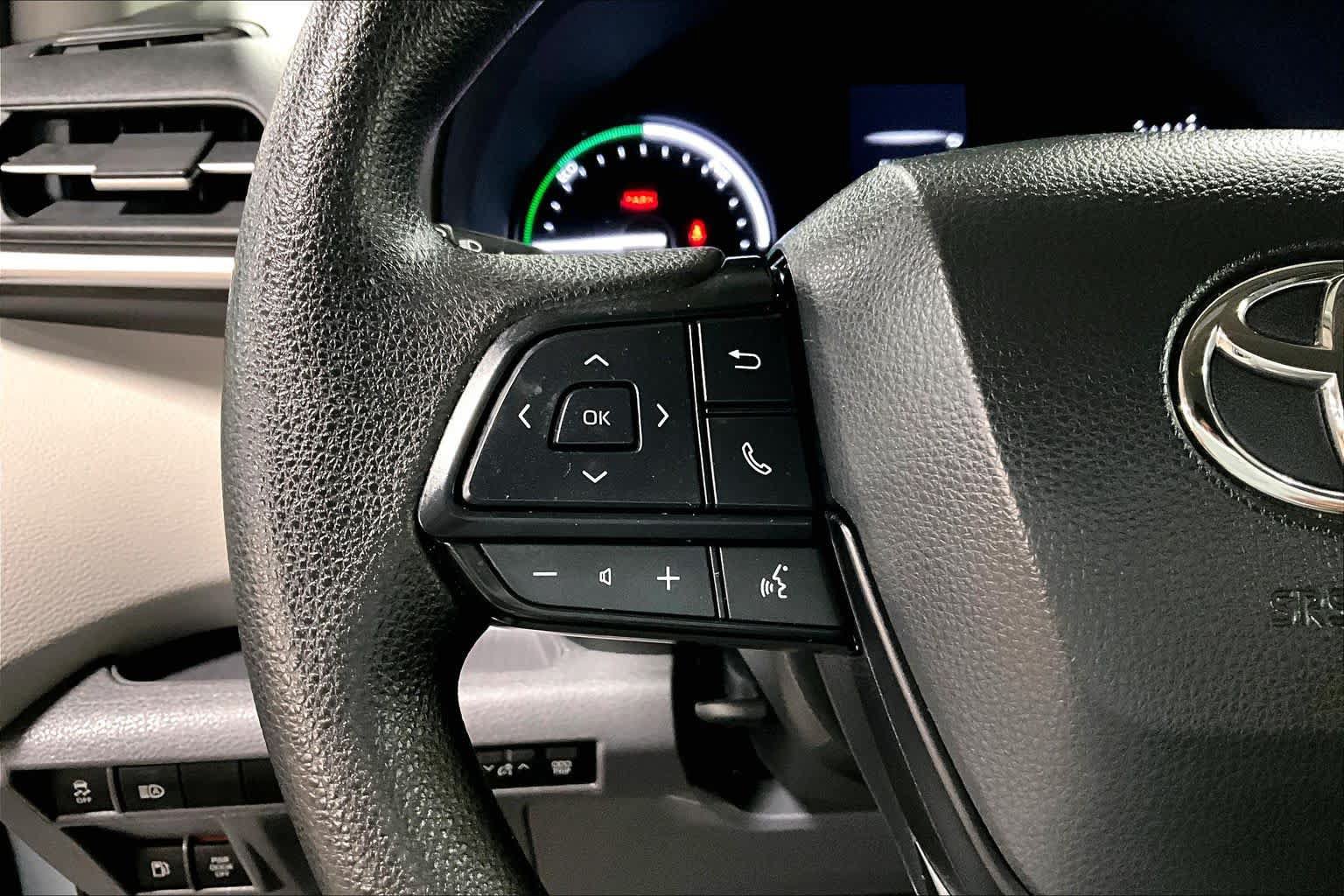 Certified 2024 Toyota Sienna LE FWD image 22